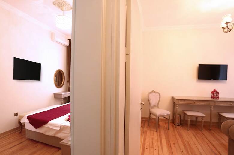 Hutsuite Hotel