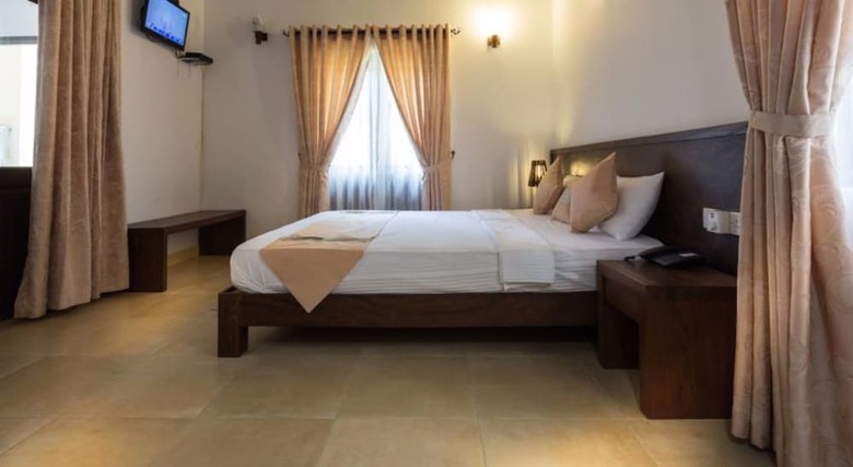 Chenra Hotel