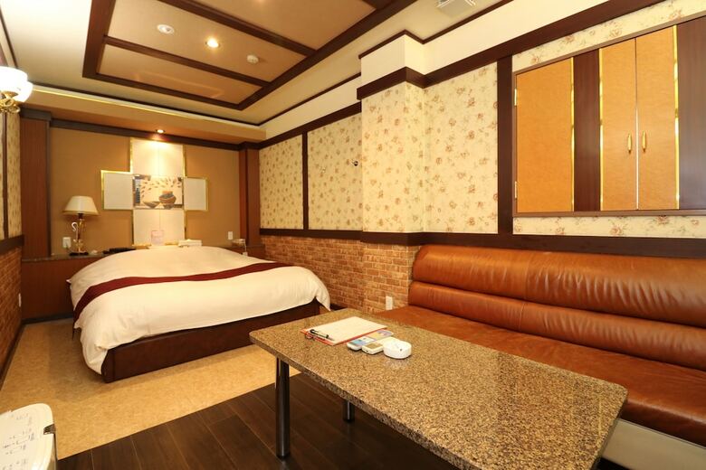 Hotel To