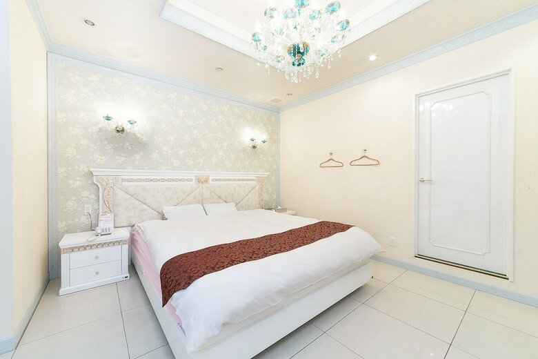 Hotel To
