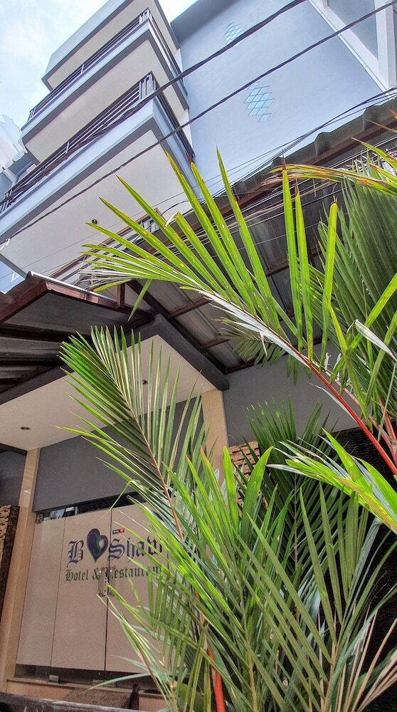 B Shaw Hotel