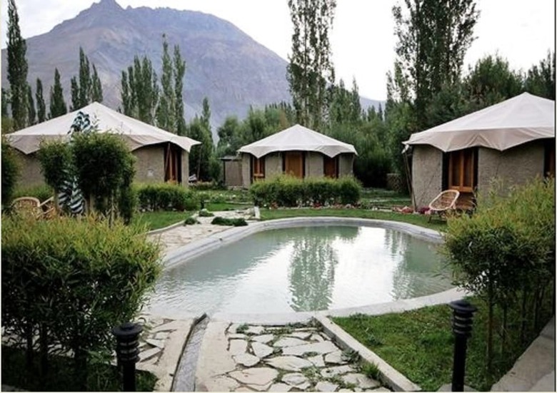 Hotel Mystique Meadows Earth Homes