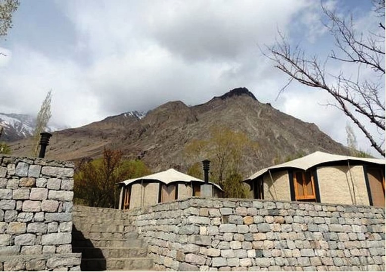 Hotel Mystique Meadows Earth Homes