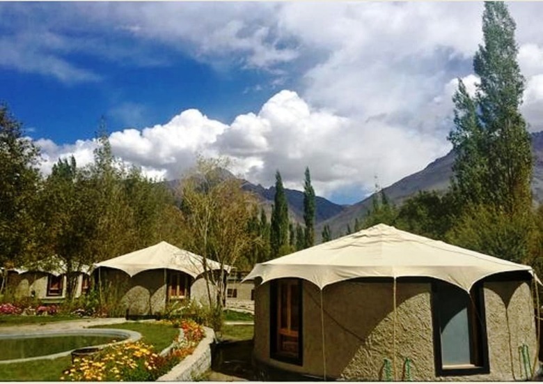 Hotel Mystique Meadows Earth Homes