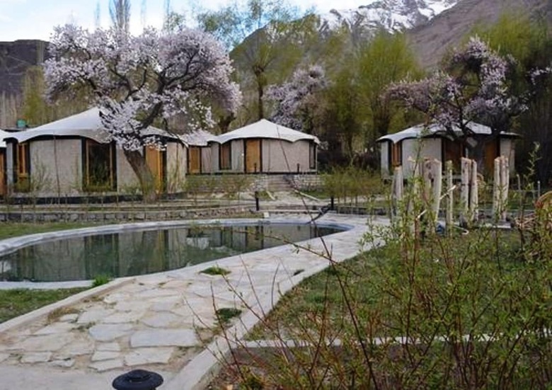Hotel Mystique Meadows Earth Homes