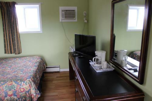 Colonial Motel