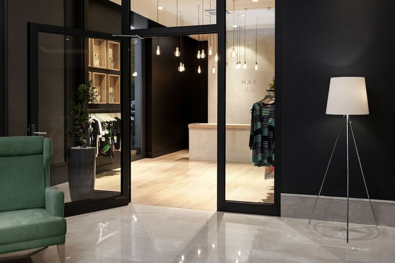 Heron Live Hotel