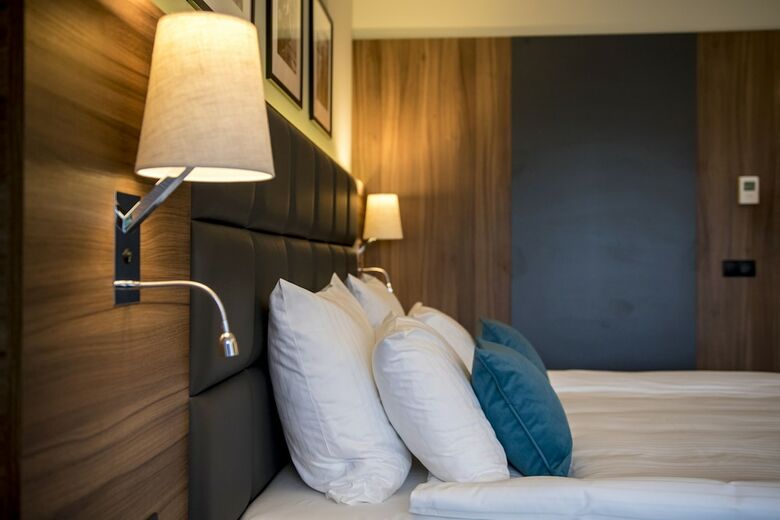 Heron Live Hotel