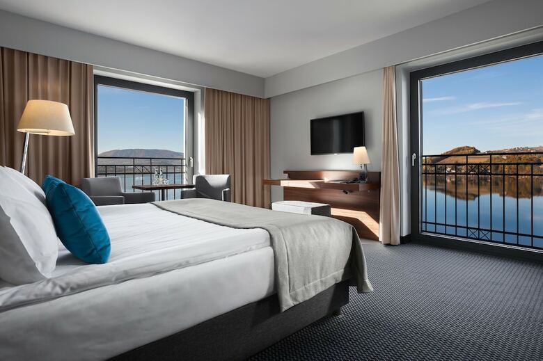 Heron Live Hotel