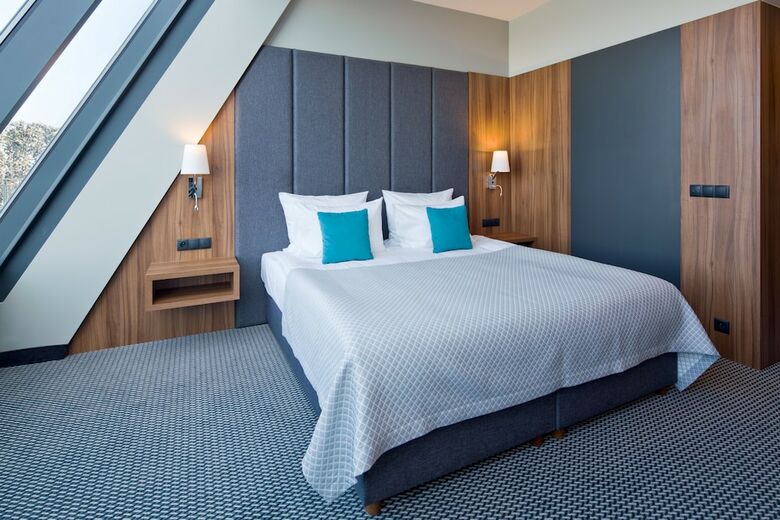 Heron Live Hotel