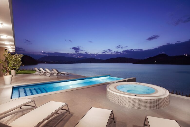 Heron Live Hotel
