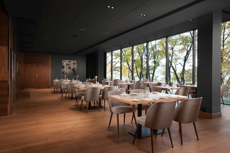 Heron Live Hotel