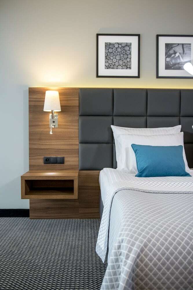 Heron Live Hotel