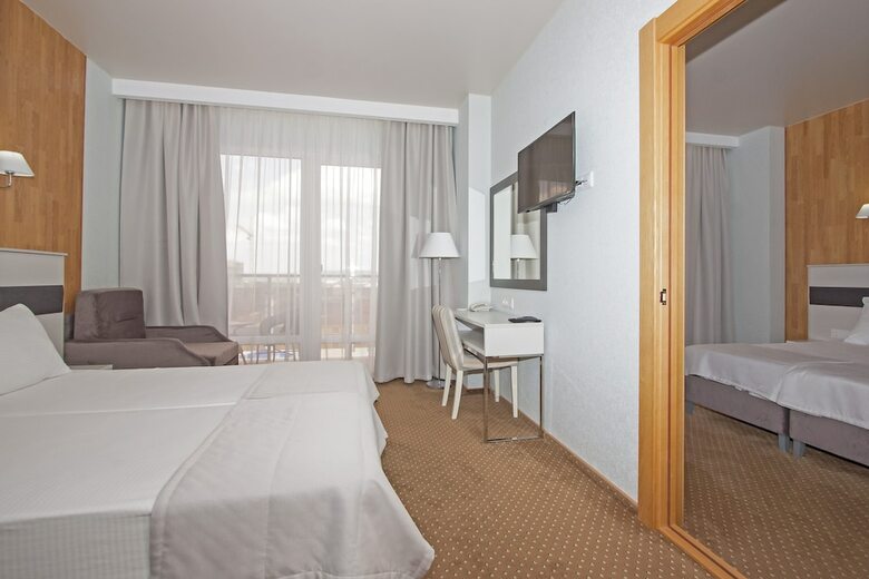 Hotel Sunmarinn Resort