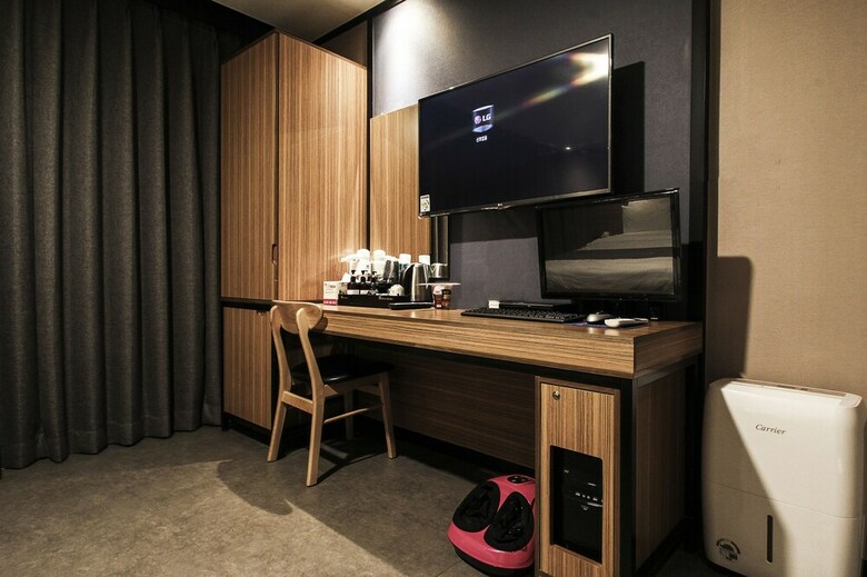 Hotel The May