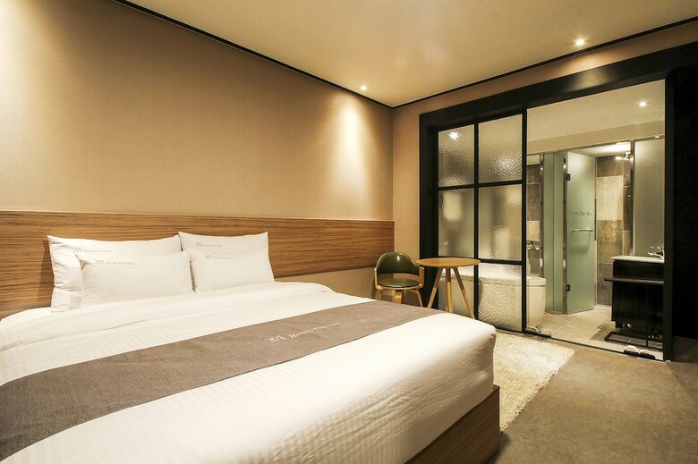 Hotel The May
