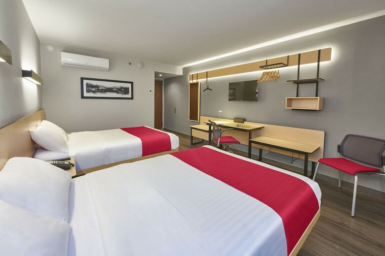 Hotel City Express La Raza