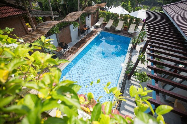 Hotel Serene River Villa