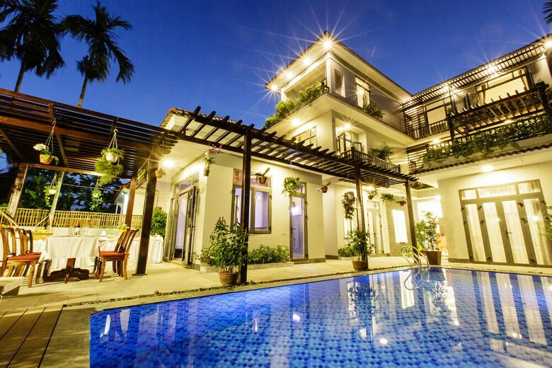 Hotel Serene River Villa