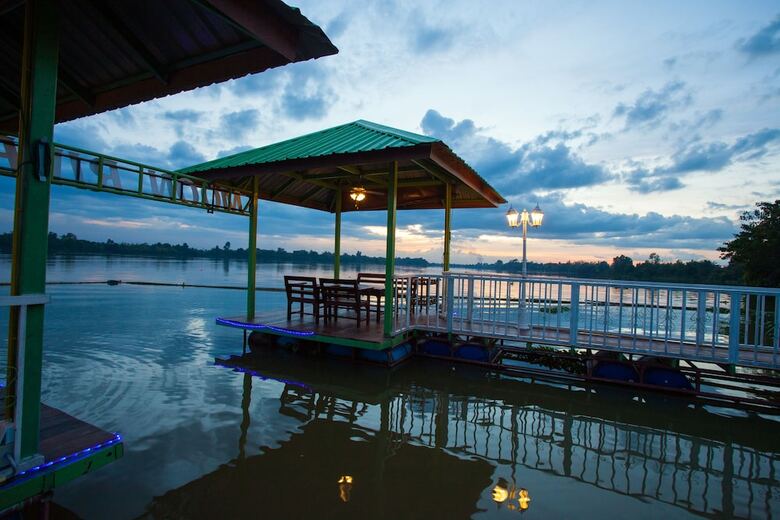 Hotel Bluemoon Riverside Resort
