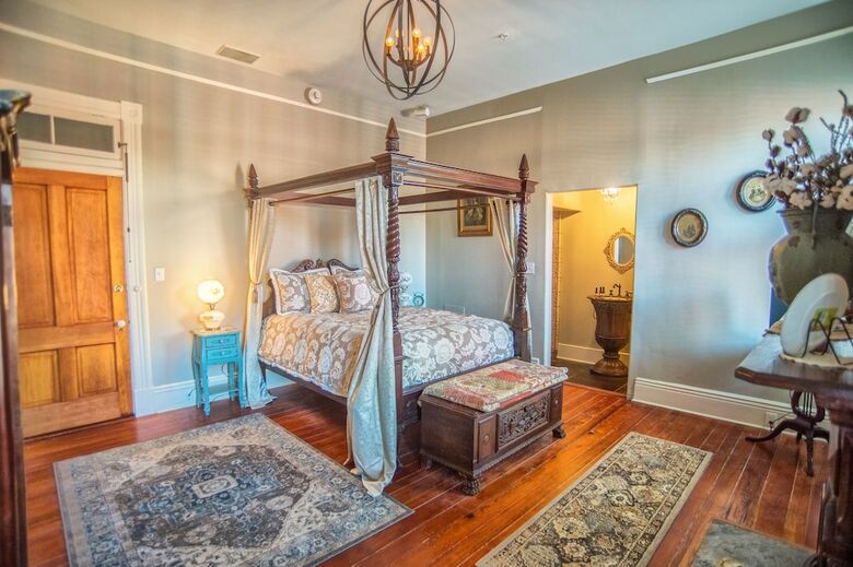 Mcmillan Inn Bed And Breakfast