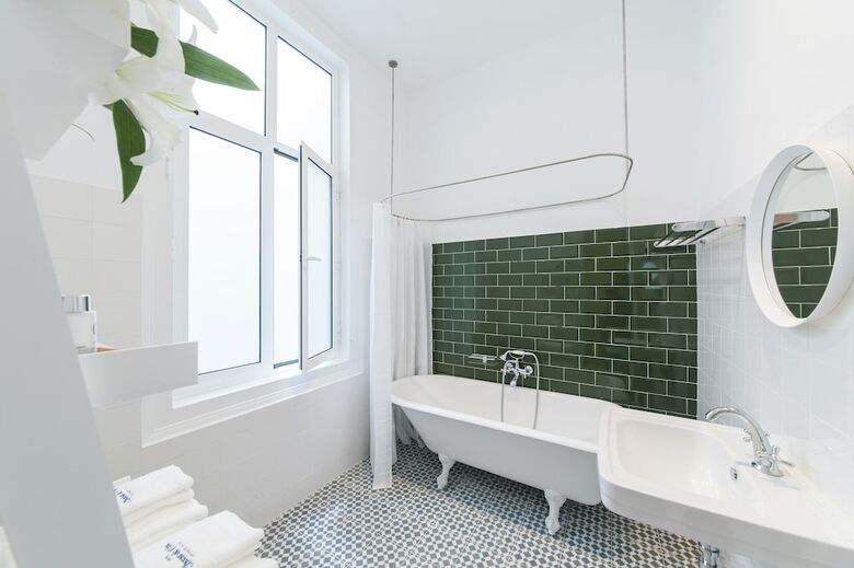 Hotel Cheese & Wine Suites