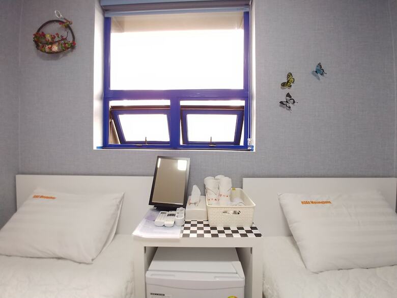 Hotel Road Myeongdong Guesthouse