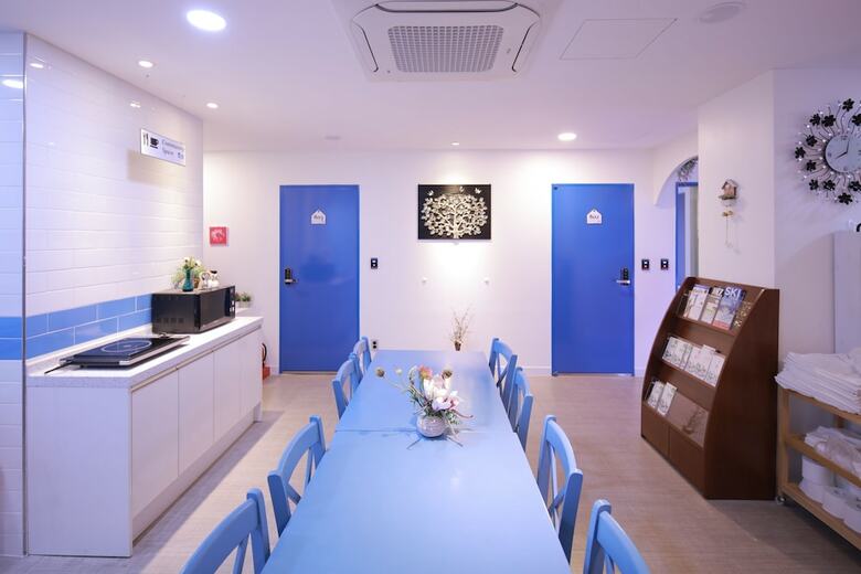 Hotel Road Myeongdong Guesthouse