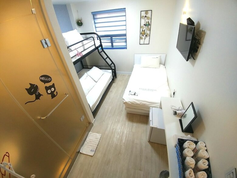 Hotel Road Myeongdong Guesthouse