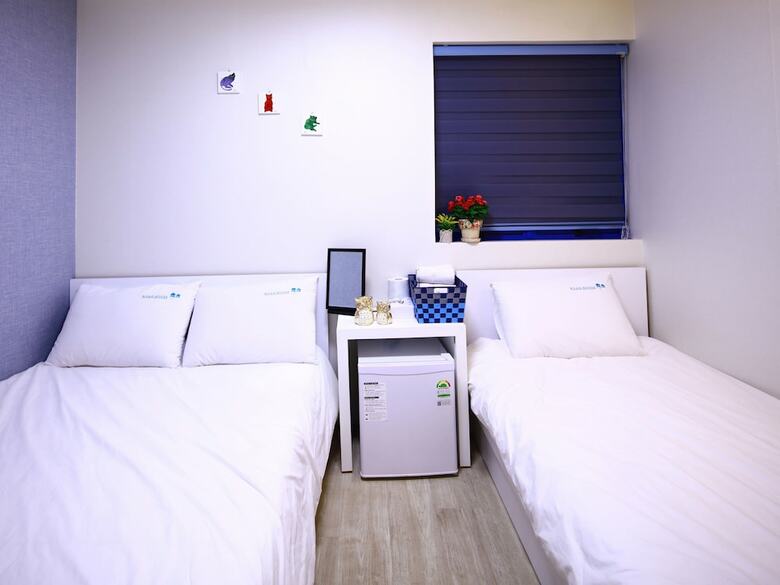 Hotel Road Myeongdong Guesthouse