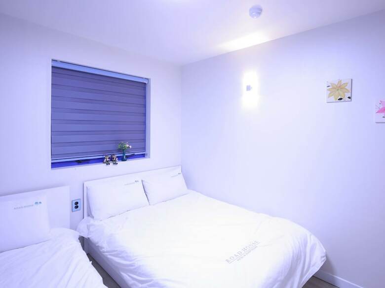Hotel Road Myeongdong Guesthouse