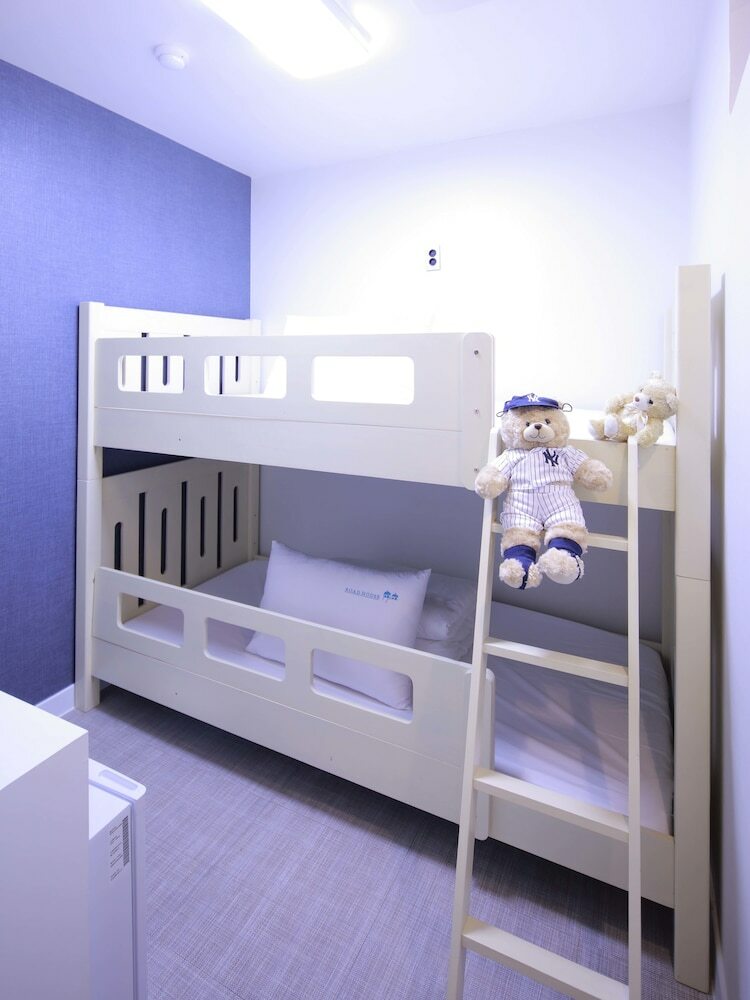 Hotel Road Myeongdong Guesthouse