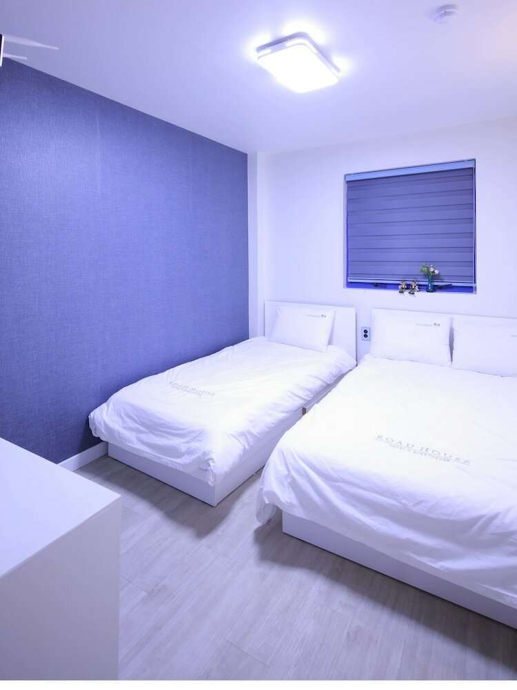 Hotel Road Myeongdong Guesthouse