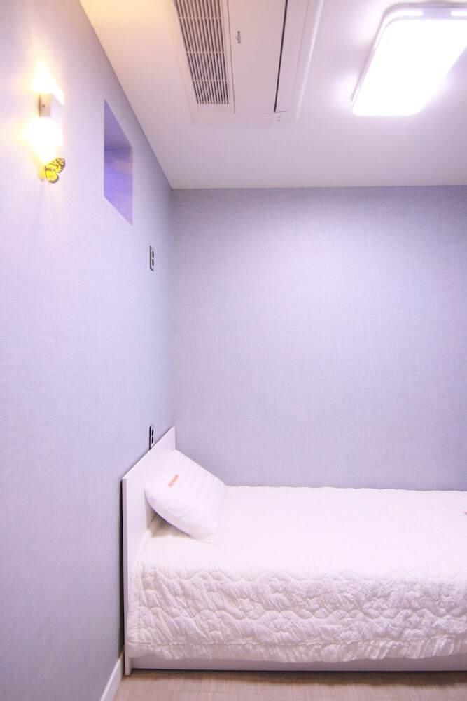 Hotel Road Myeongdong Guesthouse