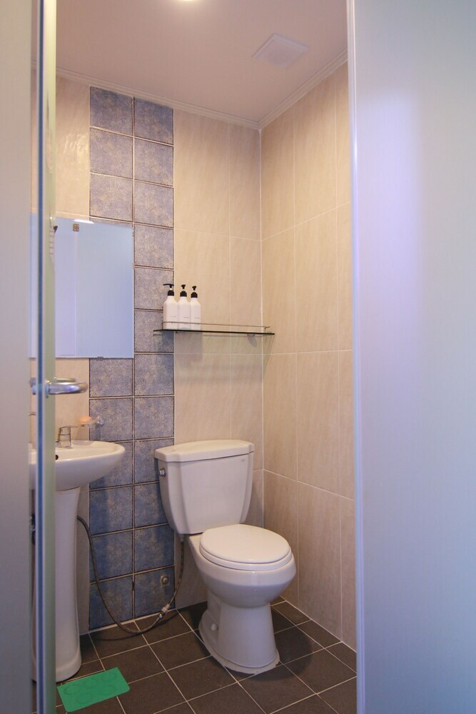 Hotel Road Myeongdong Guesthouse