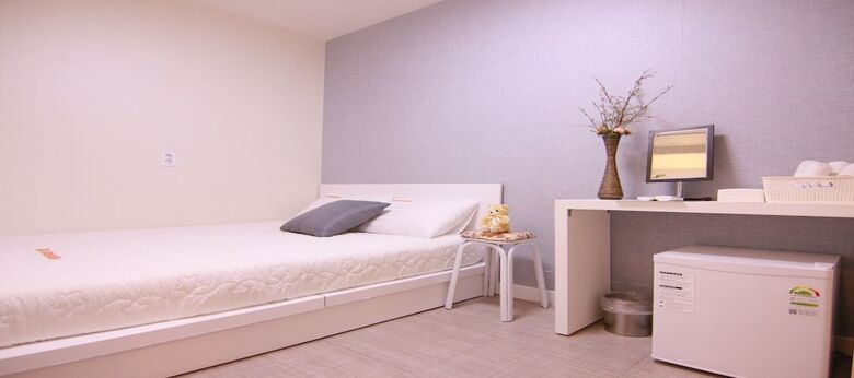 Hotel Road Myeongdong Guesthouse