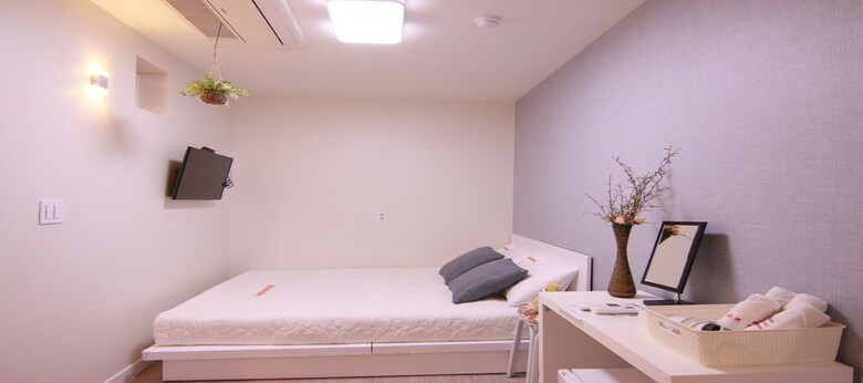 Hotel Road Myeongdong Guesthouse