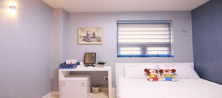 Hotel Road Myeongdong Guesthouse
