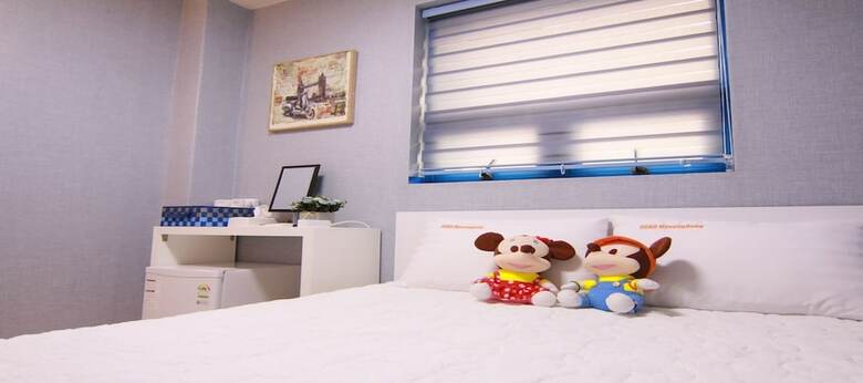 Hotel Road Myeongdong Guesthouse
