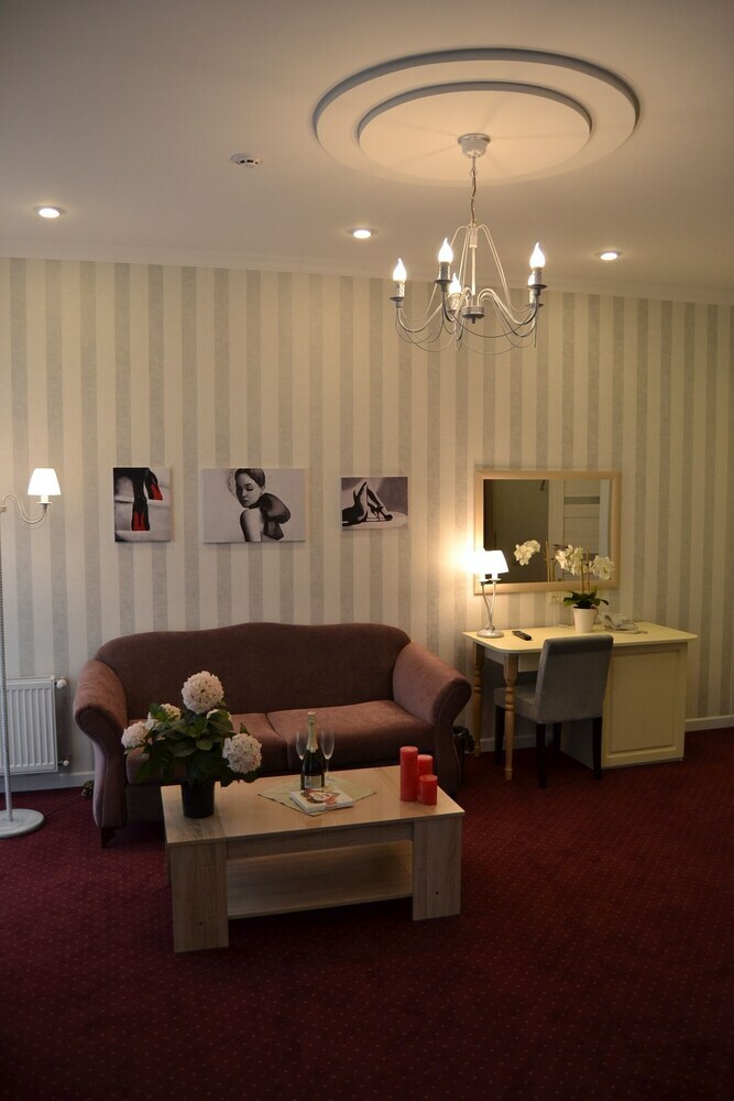 Ajur Hotel