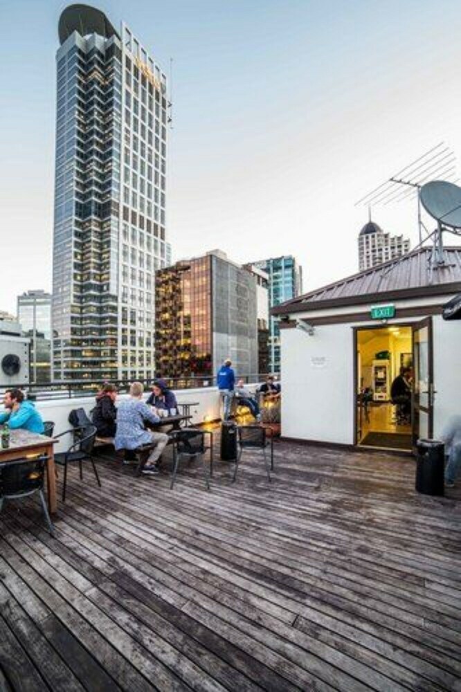 Hostal Nomads Auckland Backpackers