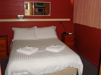 Hotel Red Cedar Motel