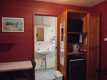 Hotel Red Cedar Motel