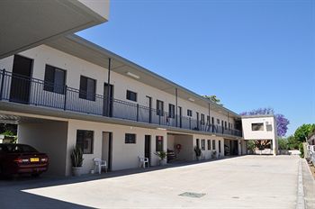Hotel Red Cedar Motel