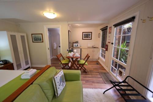 Holly Lodge