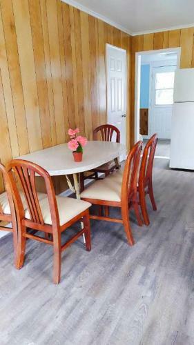 Lunge Haven Cottages & Boating Club