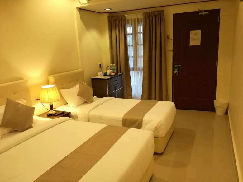 Hotel Al-safina Kijal Beach Resort