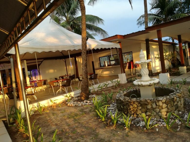 Hotel Al-safina Kijal Beach Resort