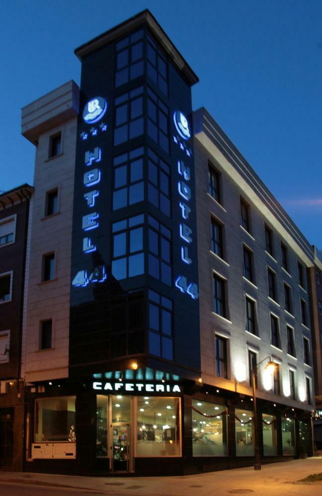 Hotel 44