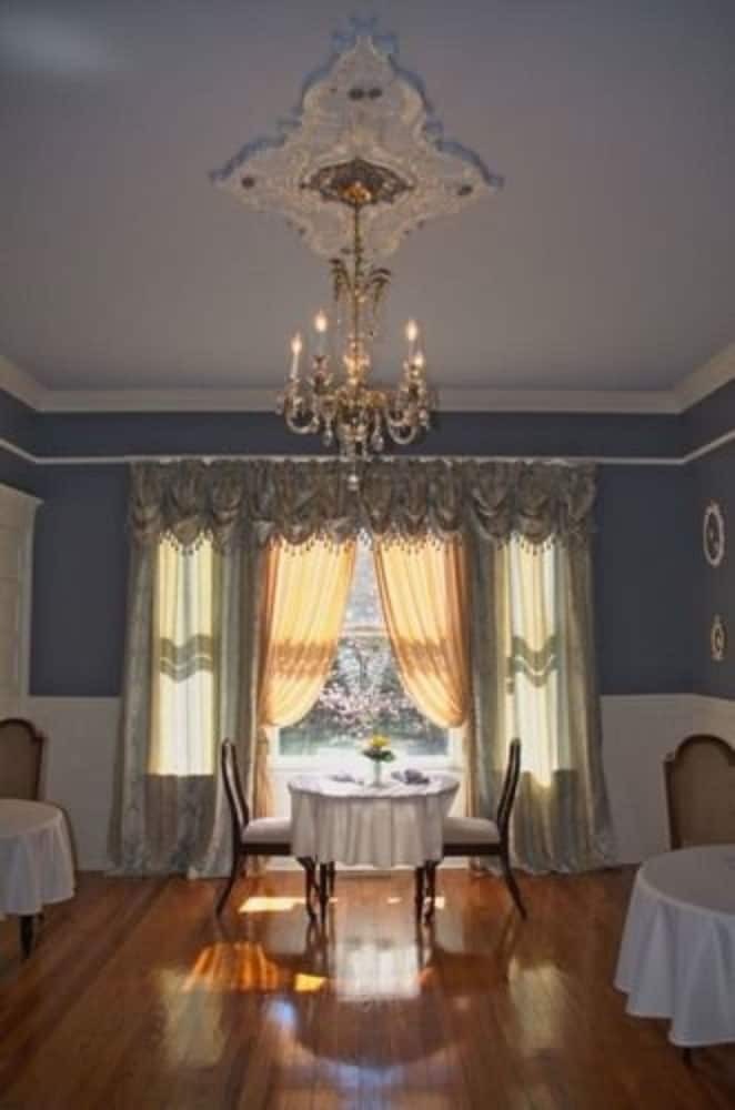Butterfly Mansion Bed & Breakfast - No Pets Allowed